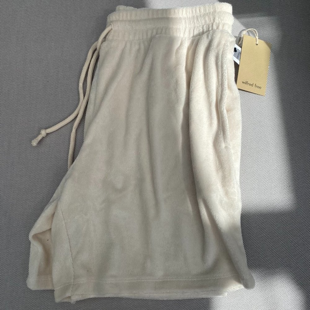 Aritzia Wilfred Free popsicle shorts 7"